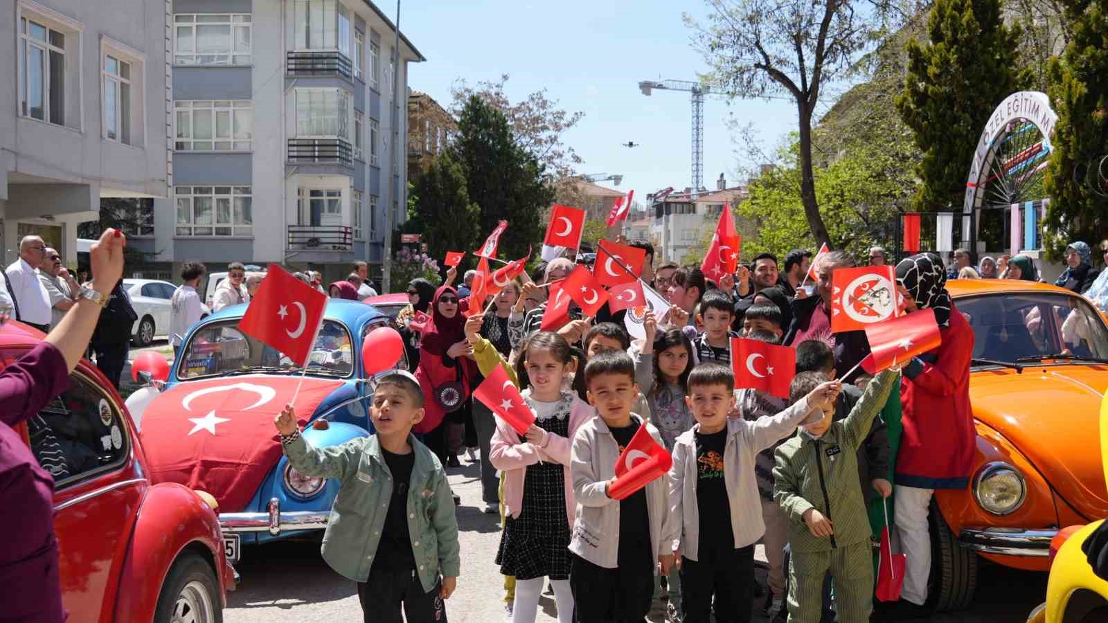 Özel çocuklar, tosbağa arabalarla konvoy yaptı
