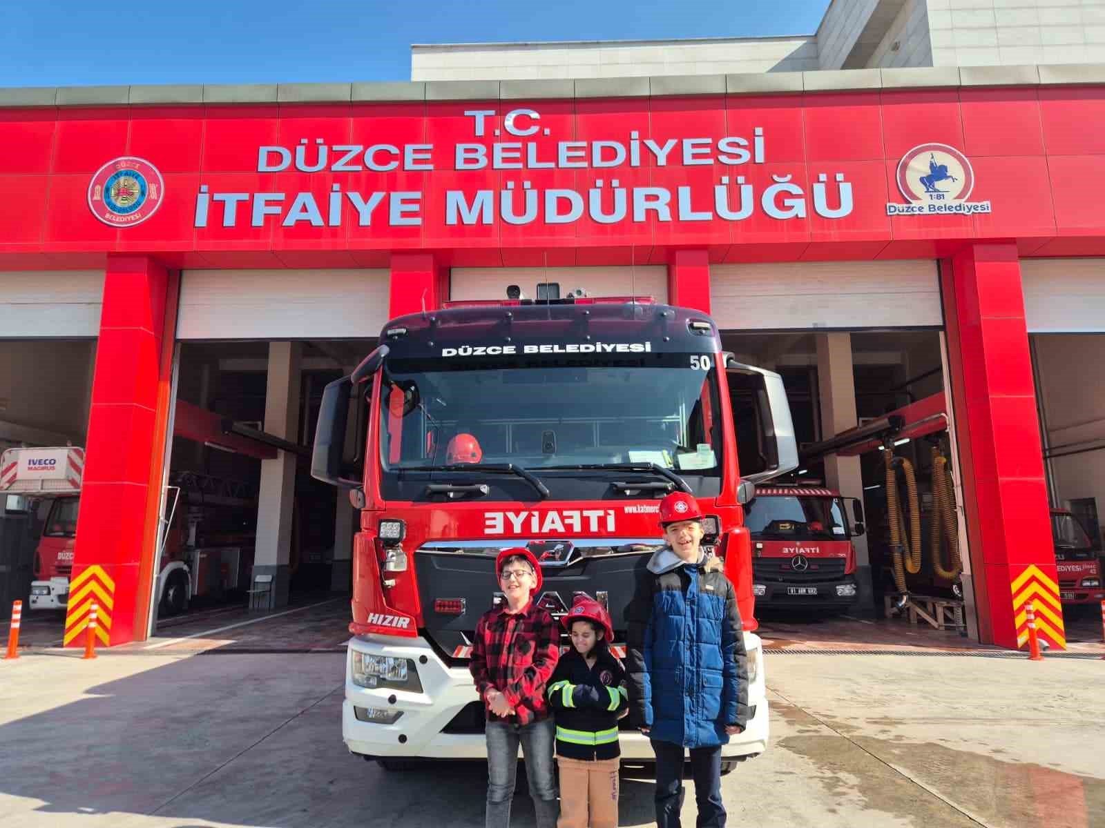 Özel çocukların itfaiyeci olma hayali gerçeğe dönüştü
