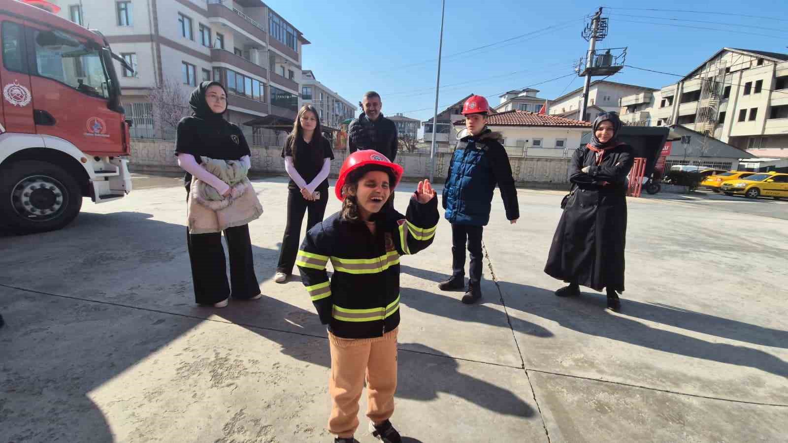 Özel çocukların itfaiyeci olma hayali gerçeğe dönüştü
