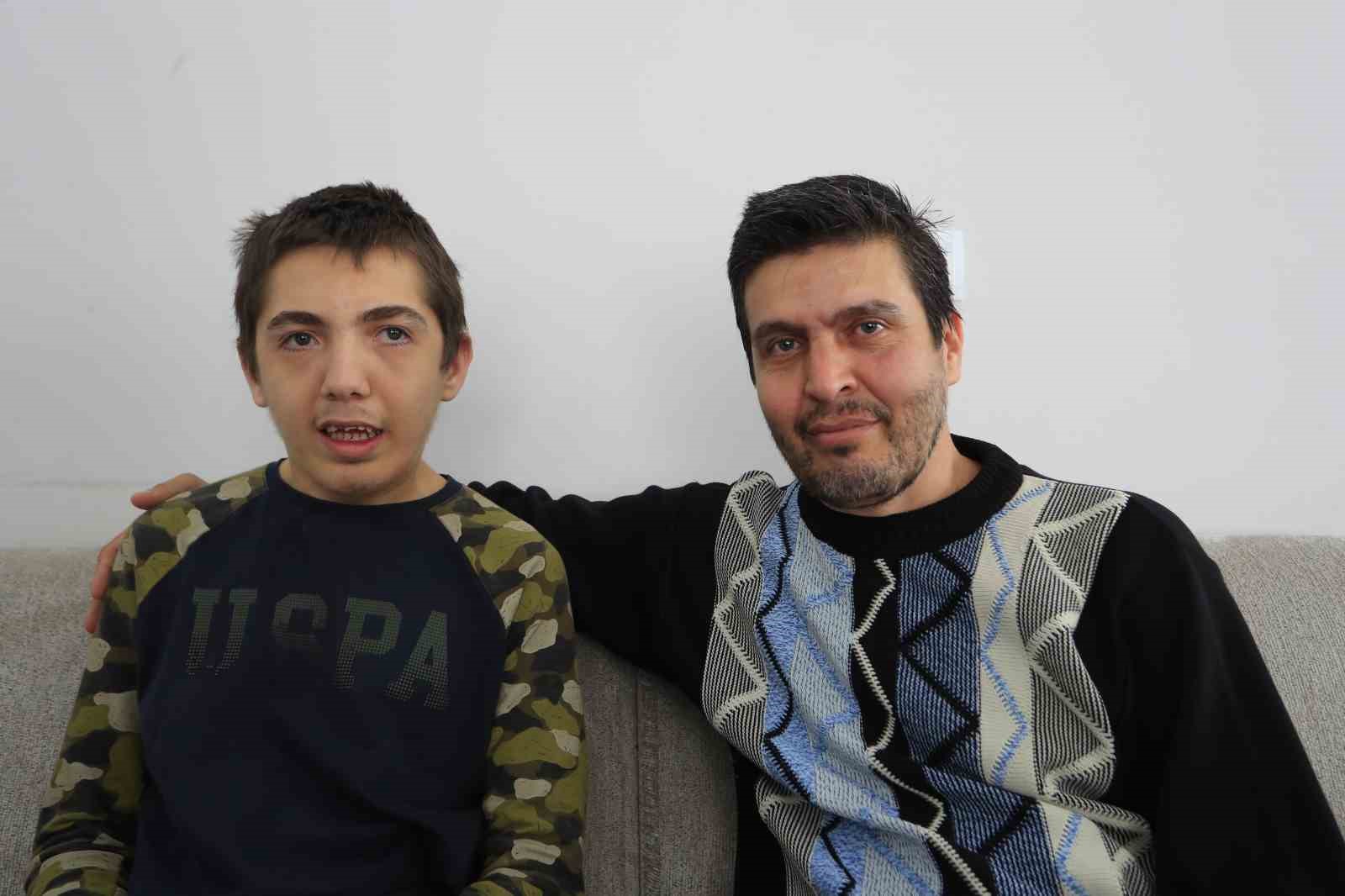 Özel eğitim merkezinin düşmedi dediği otizmli gencin düştüğü anın görüntüleri ortaya çıktı
Özel eğitim merkezinin düşmedi dediği otizmli gencin düştüğü anın görüntüleri ortaya çıktı