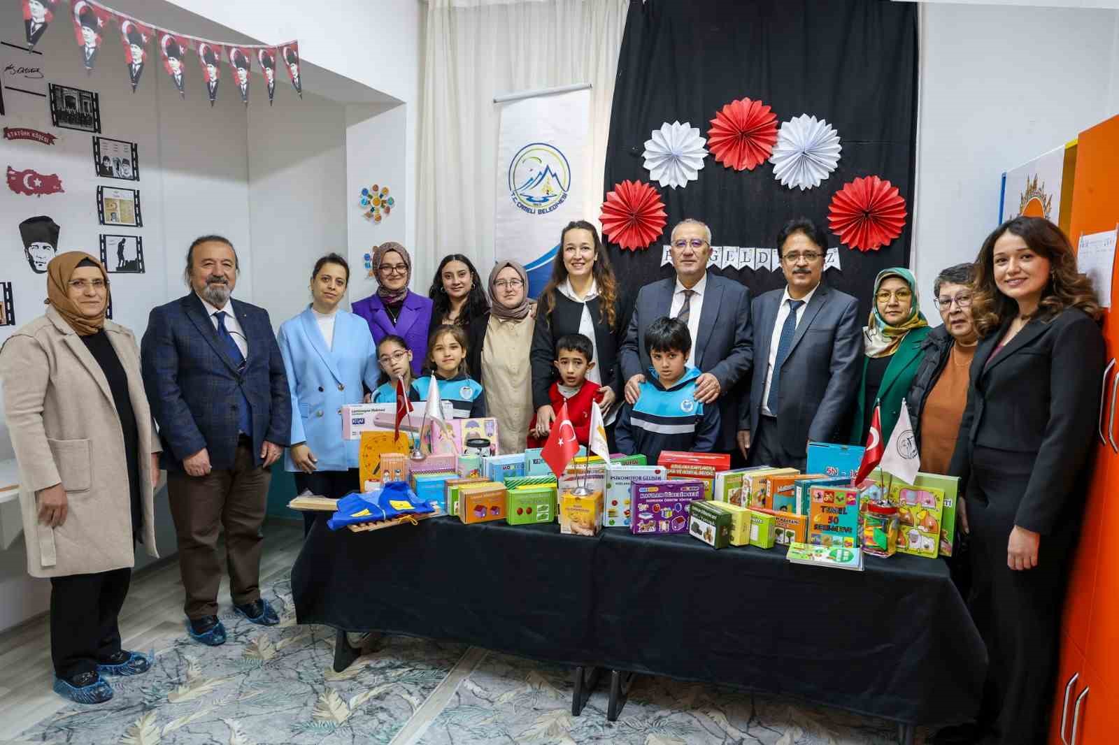 Özel eğitim öğrencilerine malzeme desteği
Özel eğitim öğrencilerine malzeme desteği