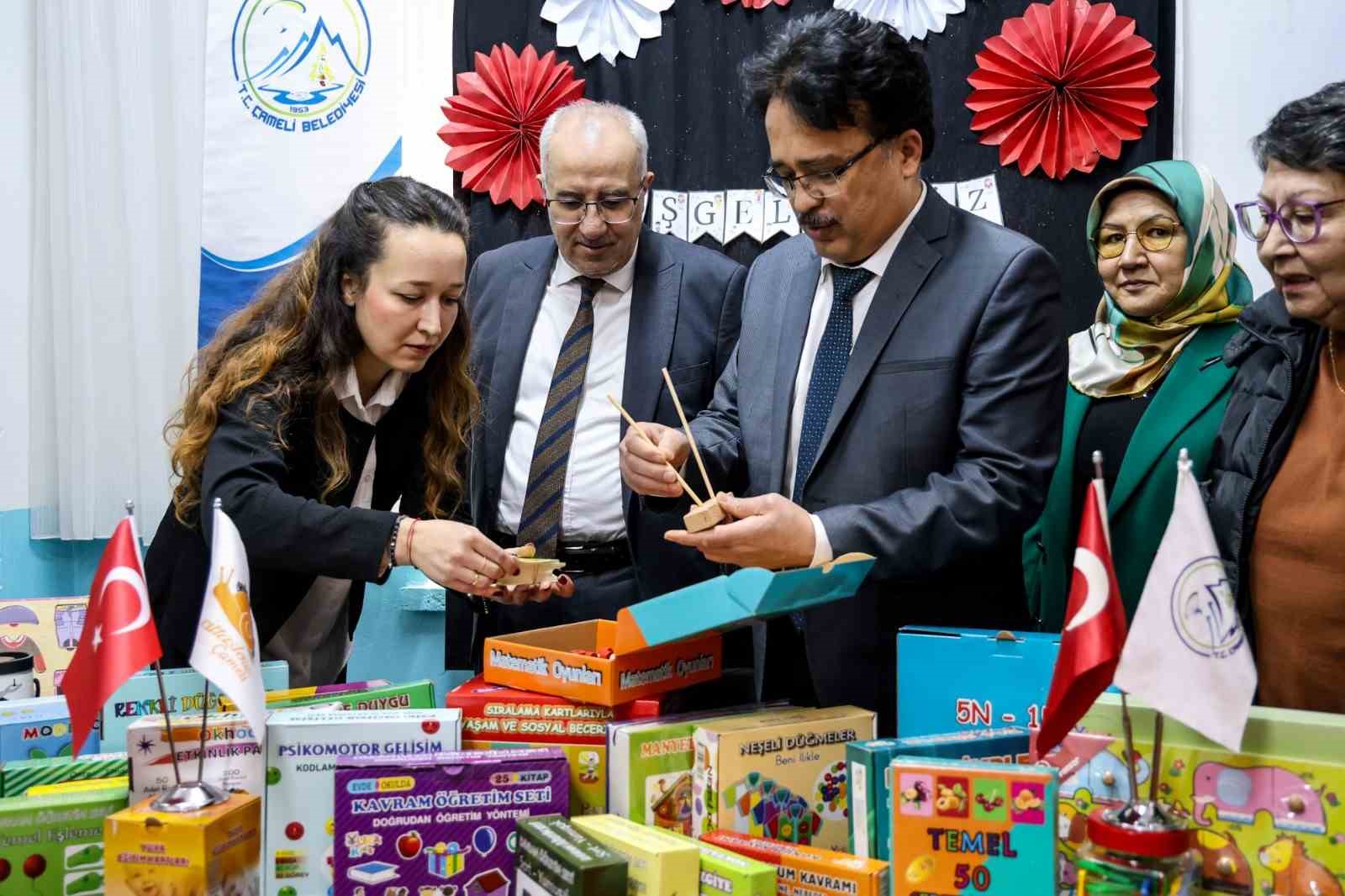 Özel eğitim öğrencilerine malzeme desteği
Özel eğitim öğrencilerine malzeme desteği