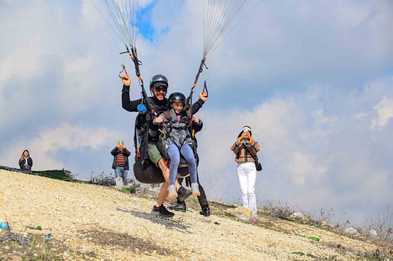 Özel gereksinimli çocuklar gökyüzüyle tanıştı
Özel gereksinimli çocuklar gökyüzüyle tanıştı