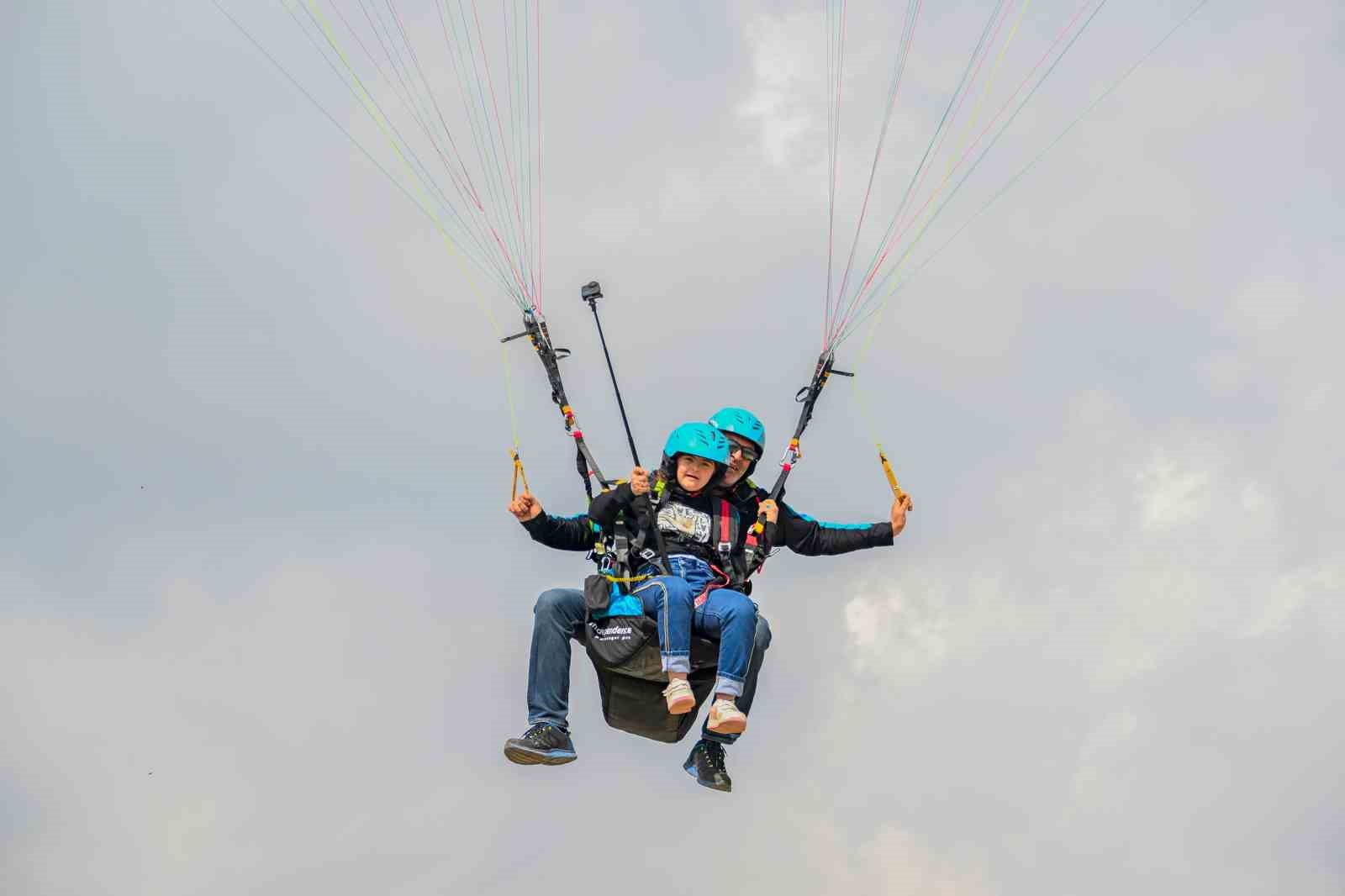 Özel gereksinimli çocuklar gökyüzüyle tanıştı
Özel gereksinimli çocuklar gökyüzüyle tanıştı