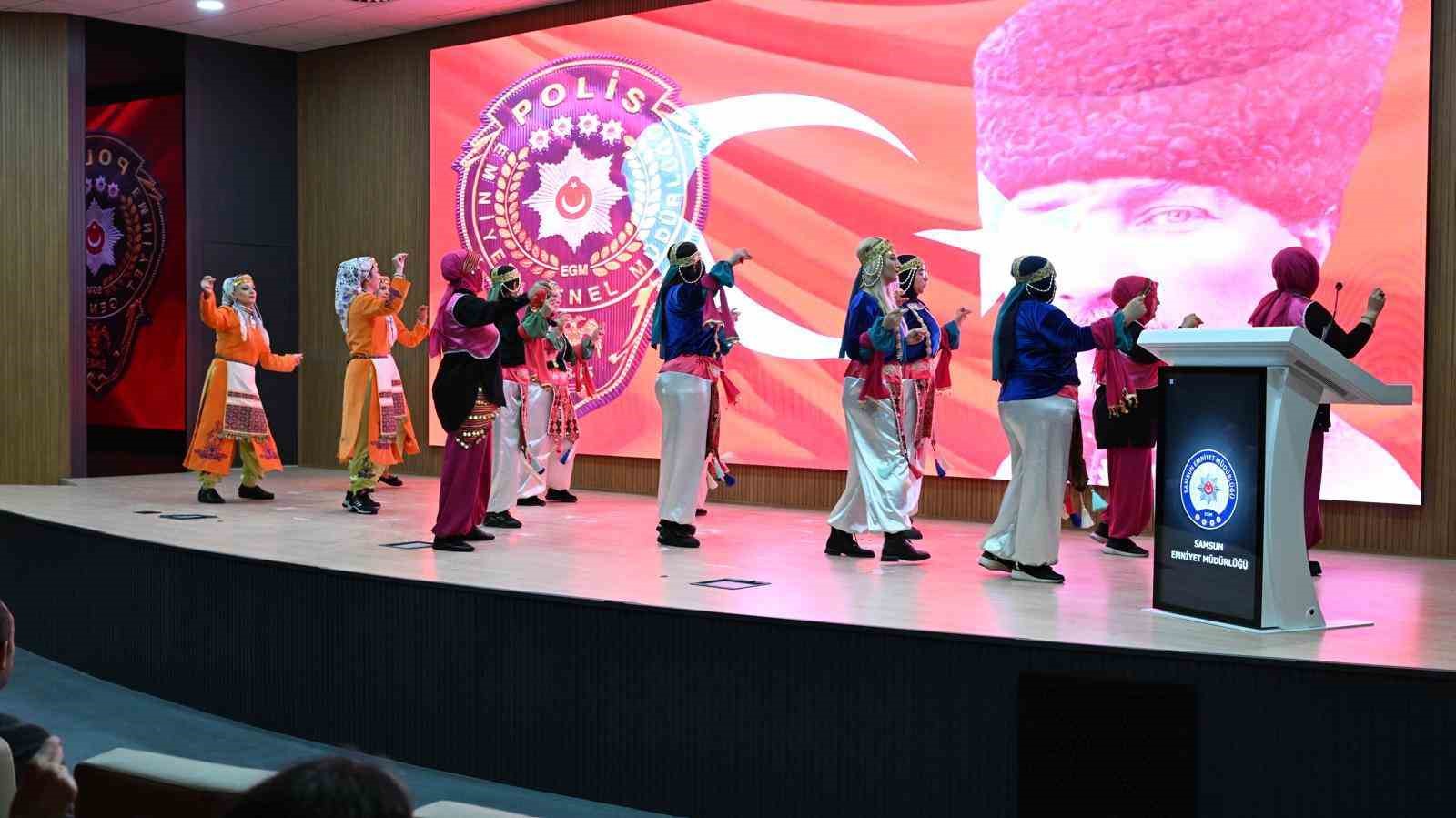 Özel öğrencilerden polislere anlamlı gösteri
