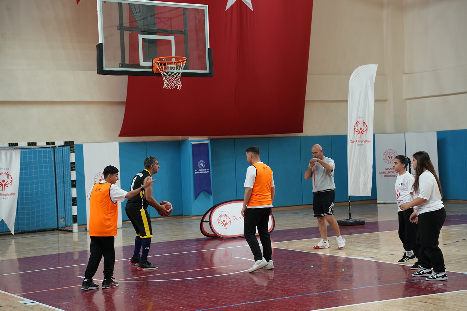 Özel sporcuların büyük buluşması tamamlandı
Özel sporcuların büyük buluşması tamamlandı