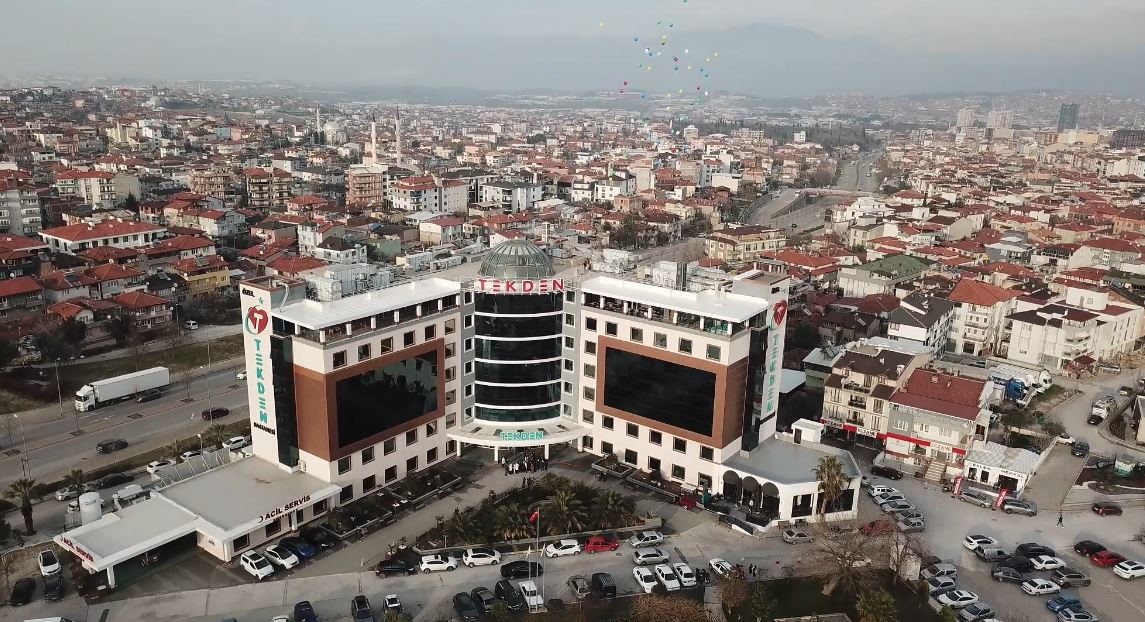 Özel Tekden Hastanesi kansere farkındalık için gökyüzünü renklendirdi
