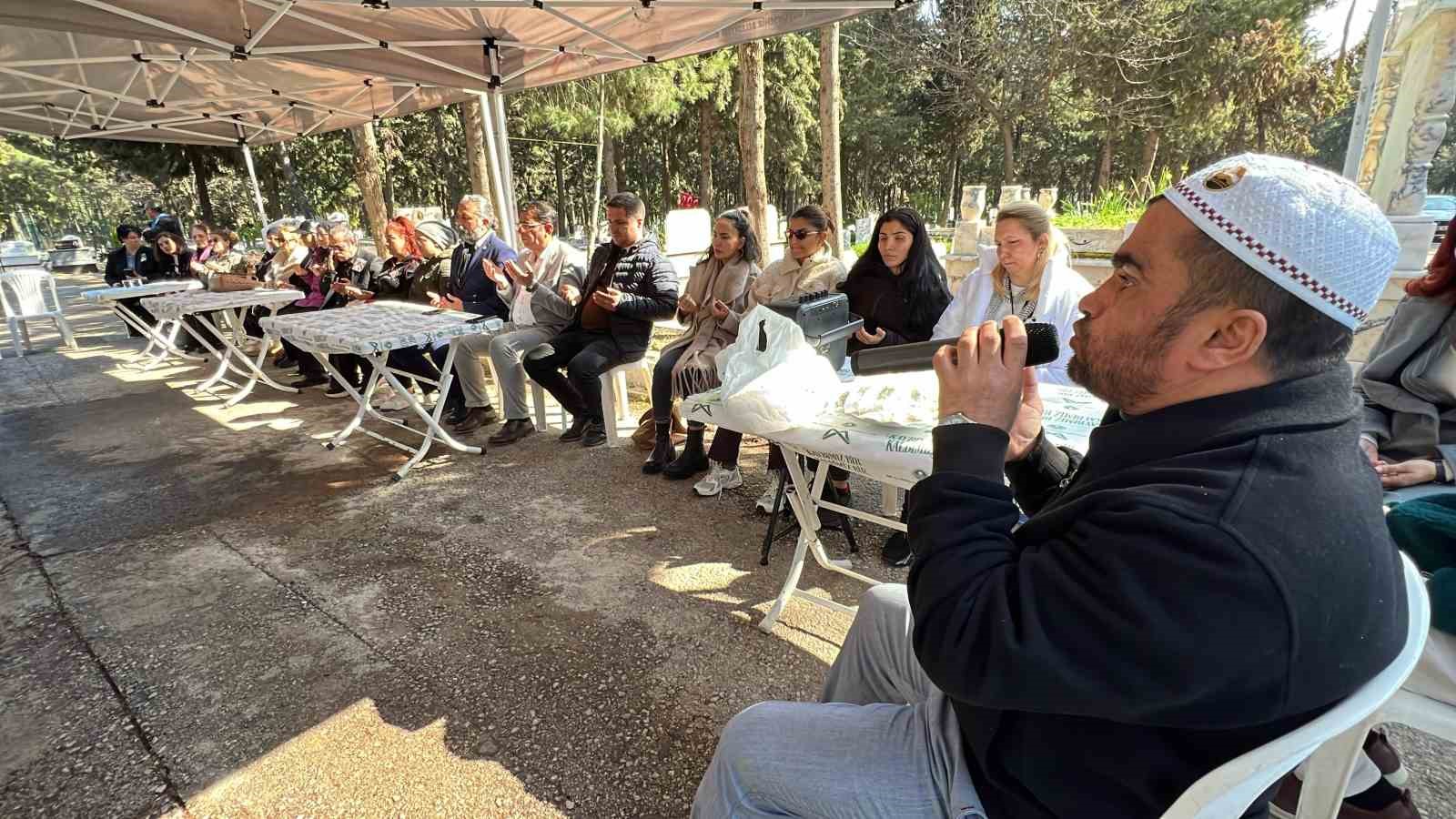 Özgecan Aslan ölümünün 11’inci yılında mezarı başında dualarla anıldı
