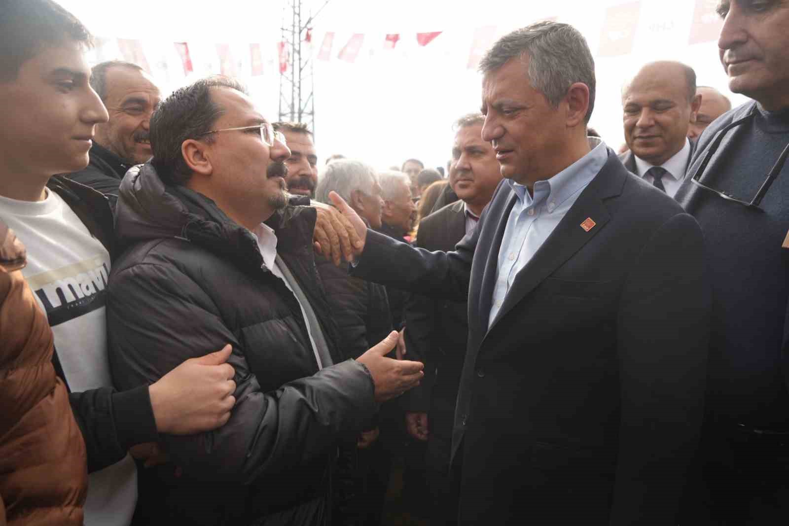 Özgür Özel Nurdağı’nda depremzedelerle bir araya geldi
