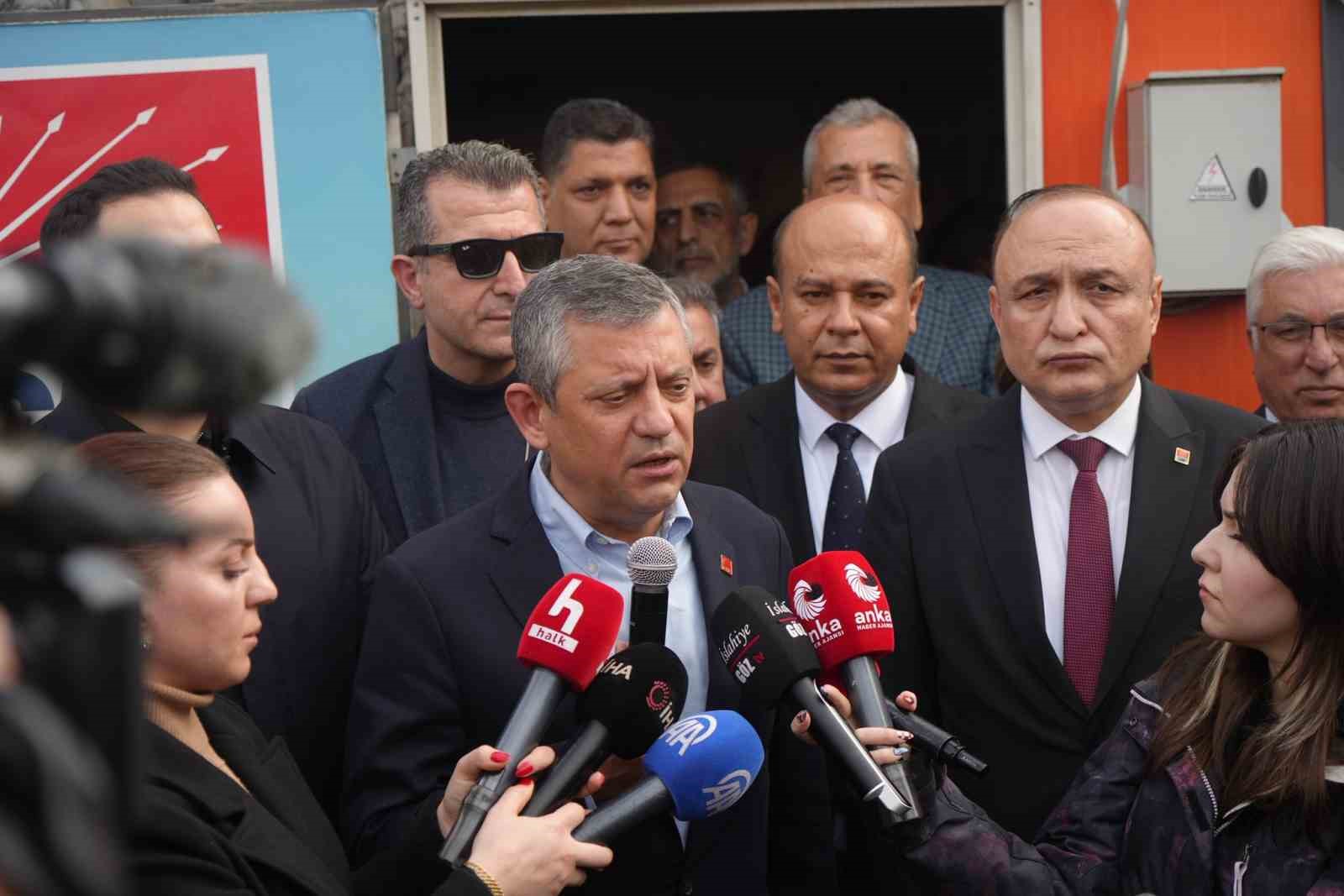 Özgür Özel Nurdağı’nda depremzedelerle bir araya geldi
