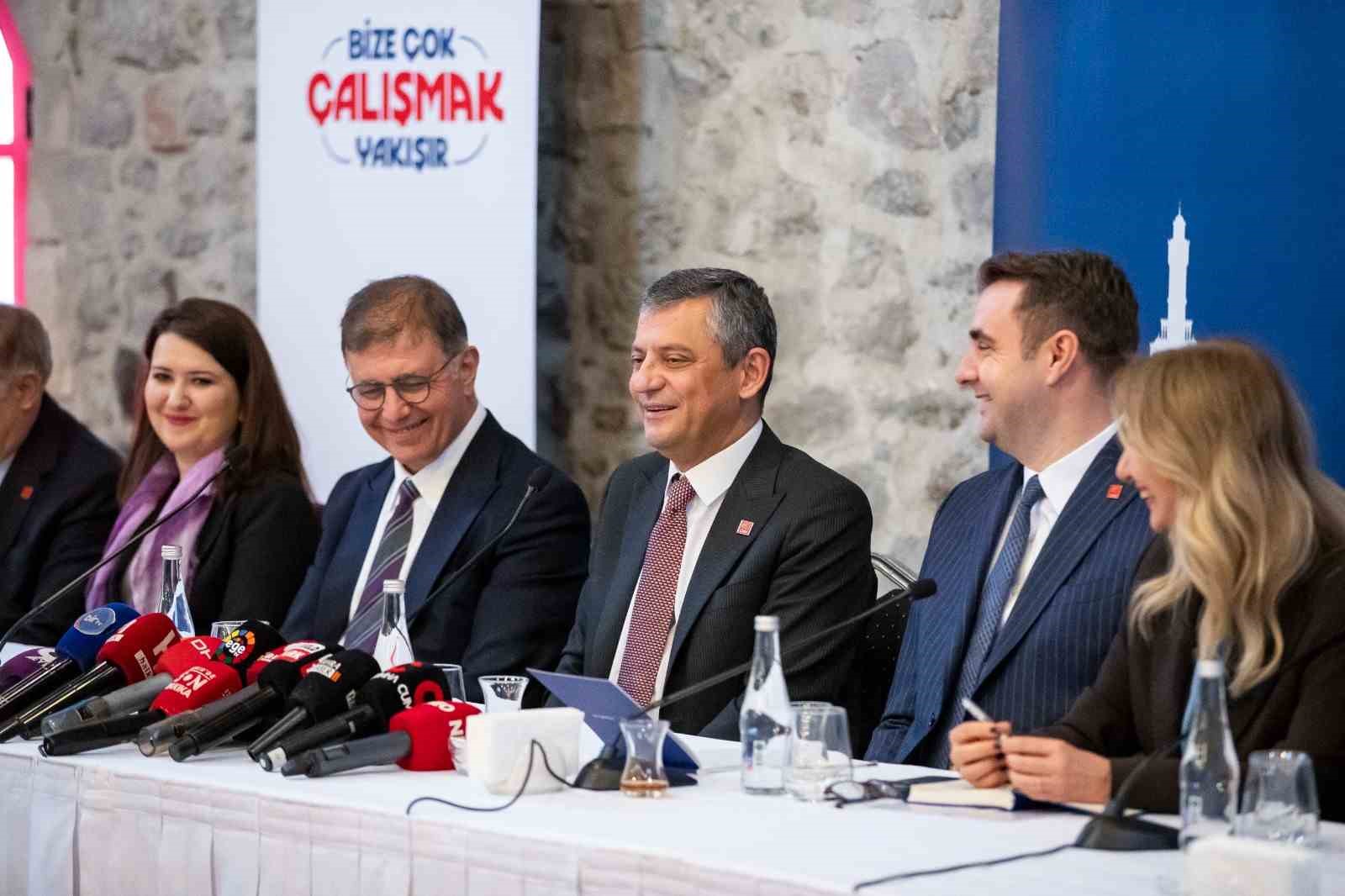 Özgür Özel’den Romanlara mecliste temsil ve bütçe sözü
