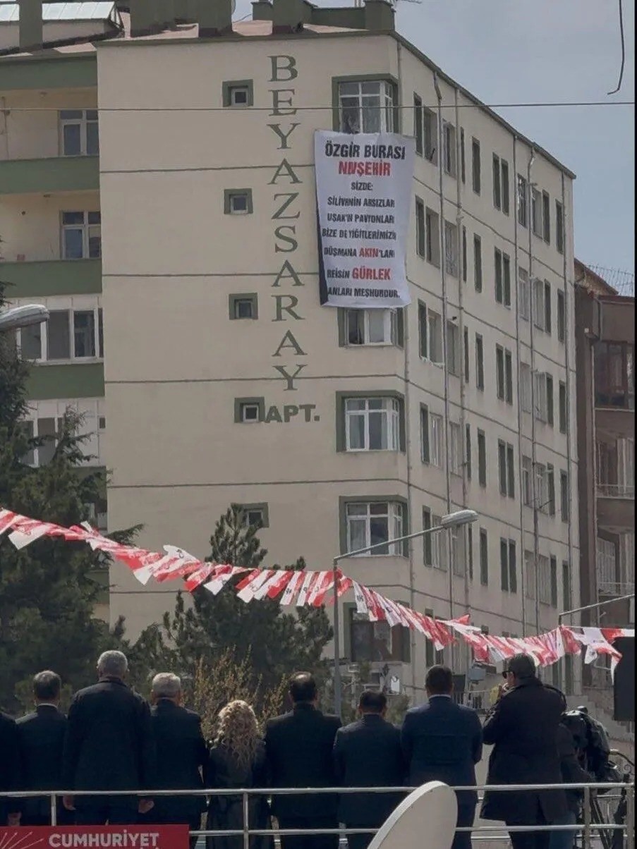 Özgür Özel’in Nevşehir mitingine pankart damga vurdu
