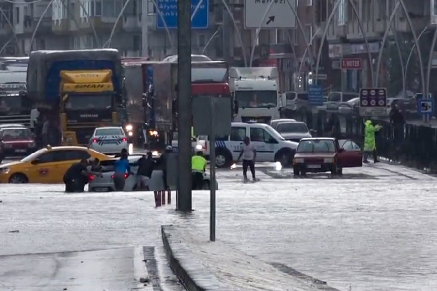 Özkan Yalım sözünü tuttu: Yılların su baskını sorunu tarih oldu
