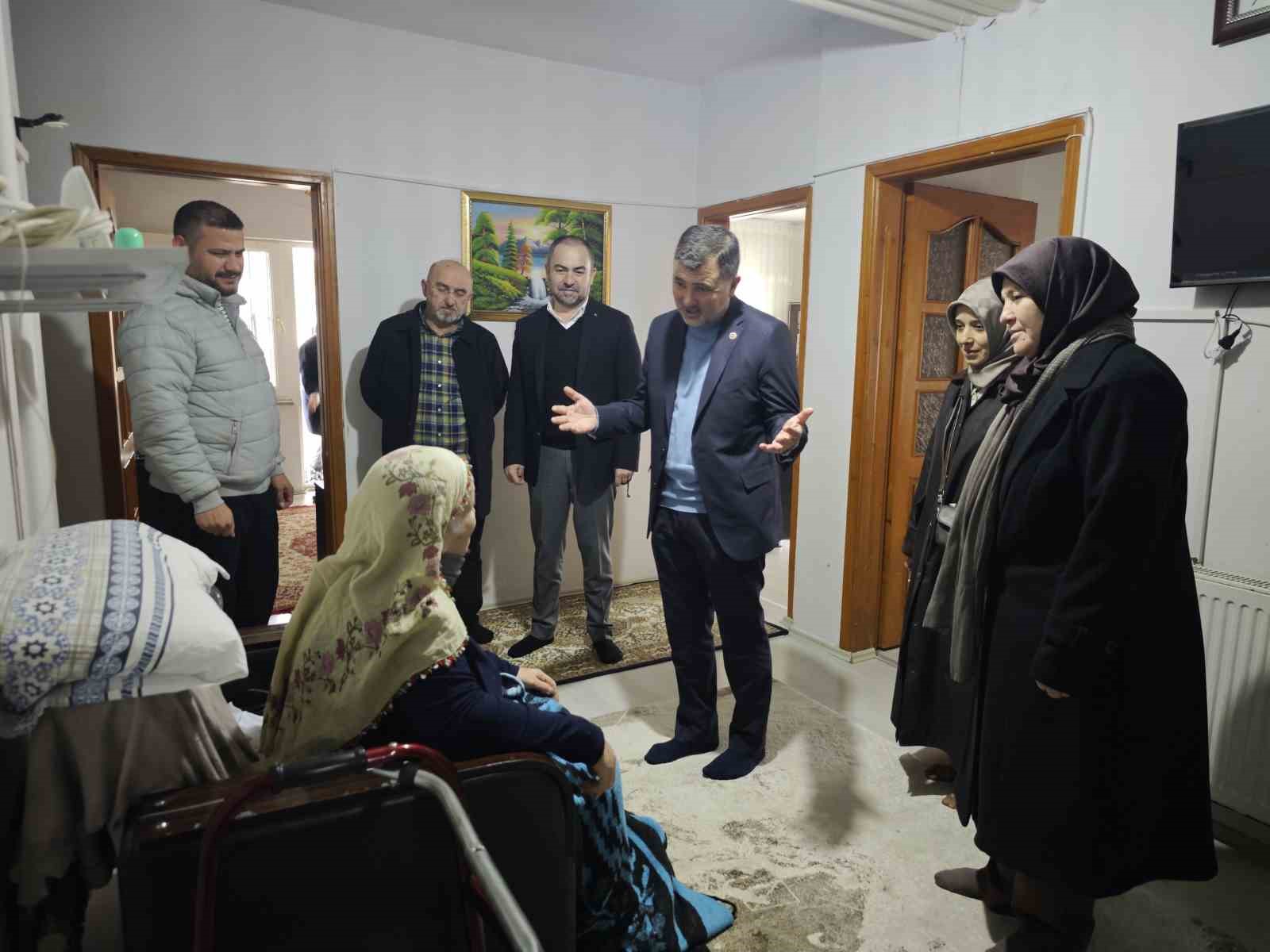 Öztürk’ten hastalara moral ve destek
