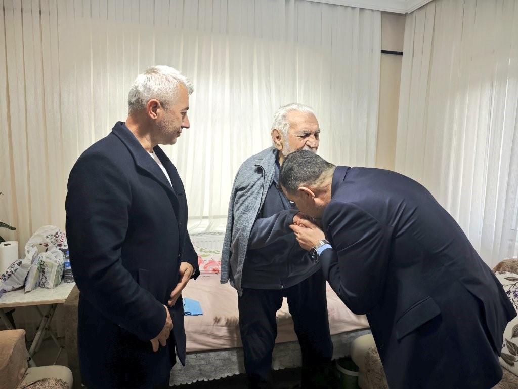 Öztürk’ten hastalara moral ve destek
