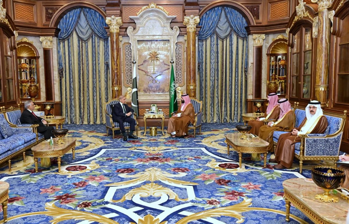 Pakistan Başbakanı Şerif, Suudi Arabistan Veliaht Prensi Selman ile görüştü
