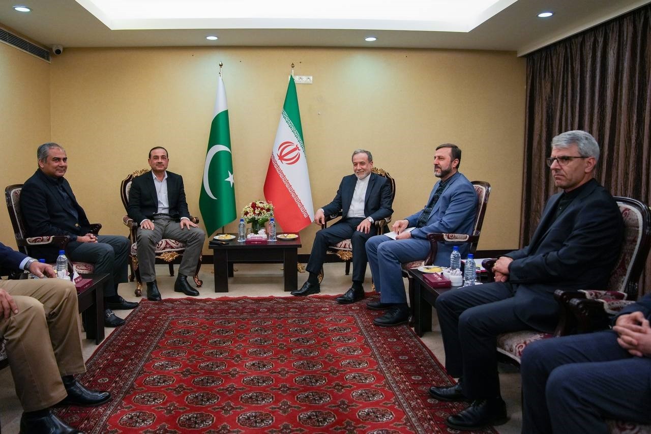 Pakistan Genelkurmay Başkanı Munir, İran Dışişleri Bakanı Arakçi ile görüştü
