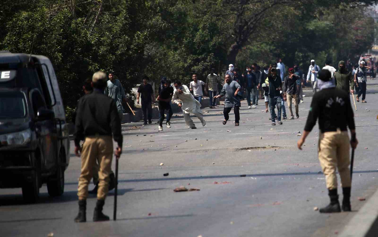 Pakistan’da ABD Büyükelçiliği önünde protesto: 8 ölü
