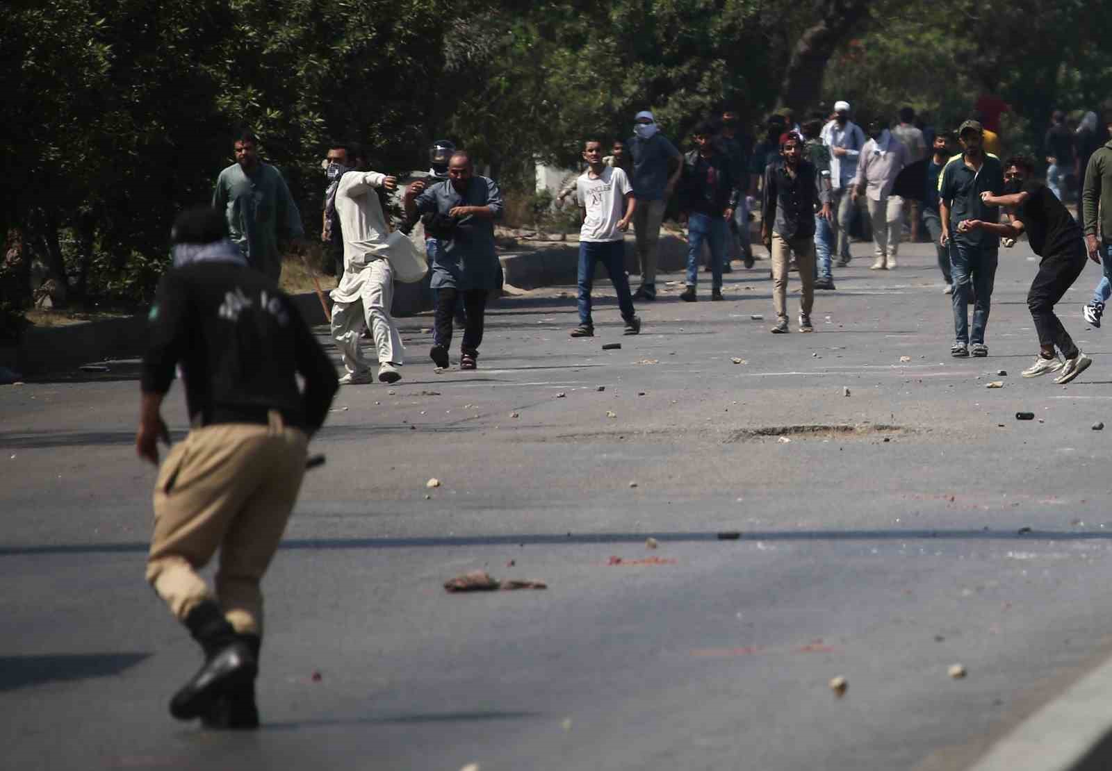 Pakistan’da ABD Büyükelçiliği önünde protesto: 8 ölü
