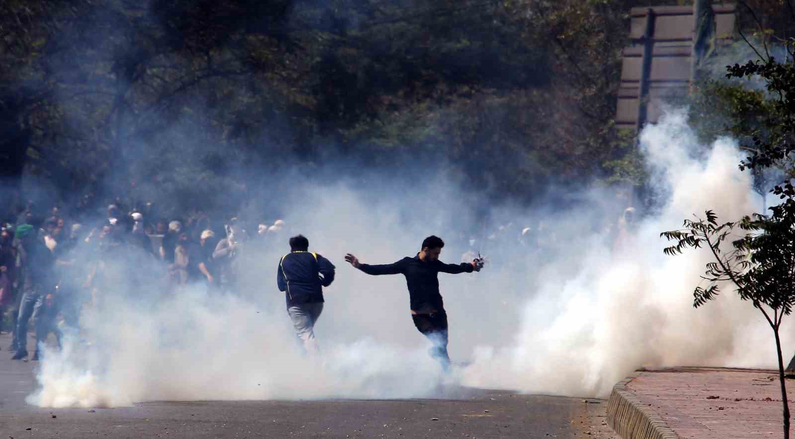 Pakistan’da ABD Büyükelçiliği önünde protesto: 8 ölü
