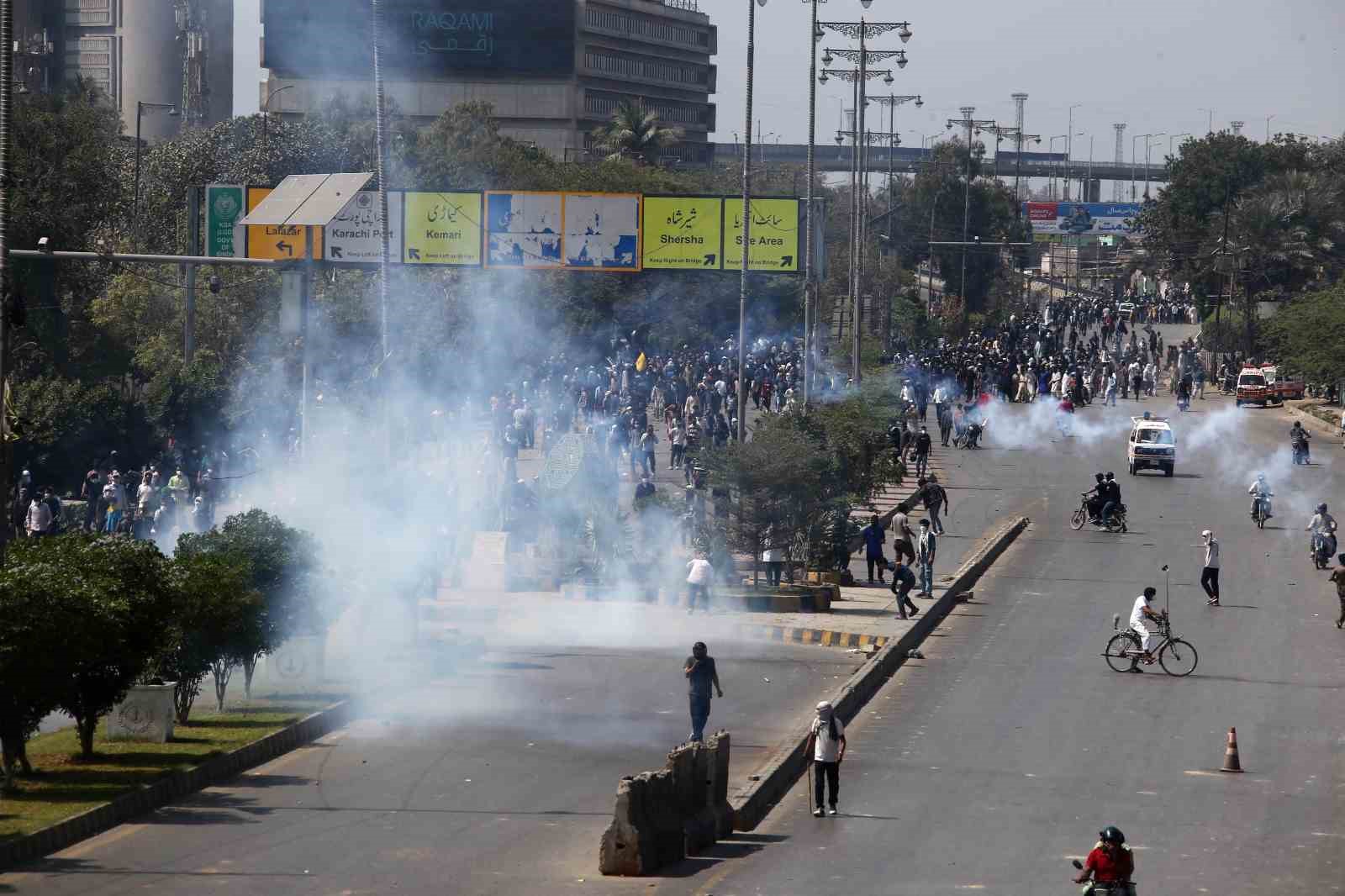 Pakistan’da ABD Büyükelçiliği önünde protesto: 8 ölü
