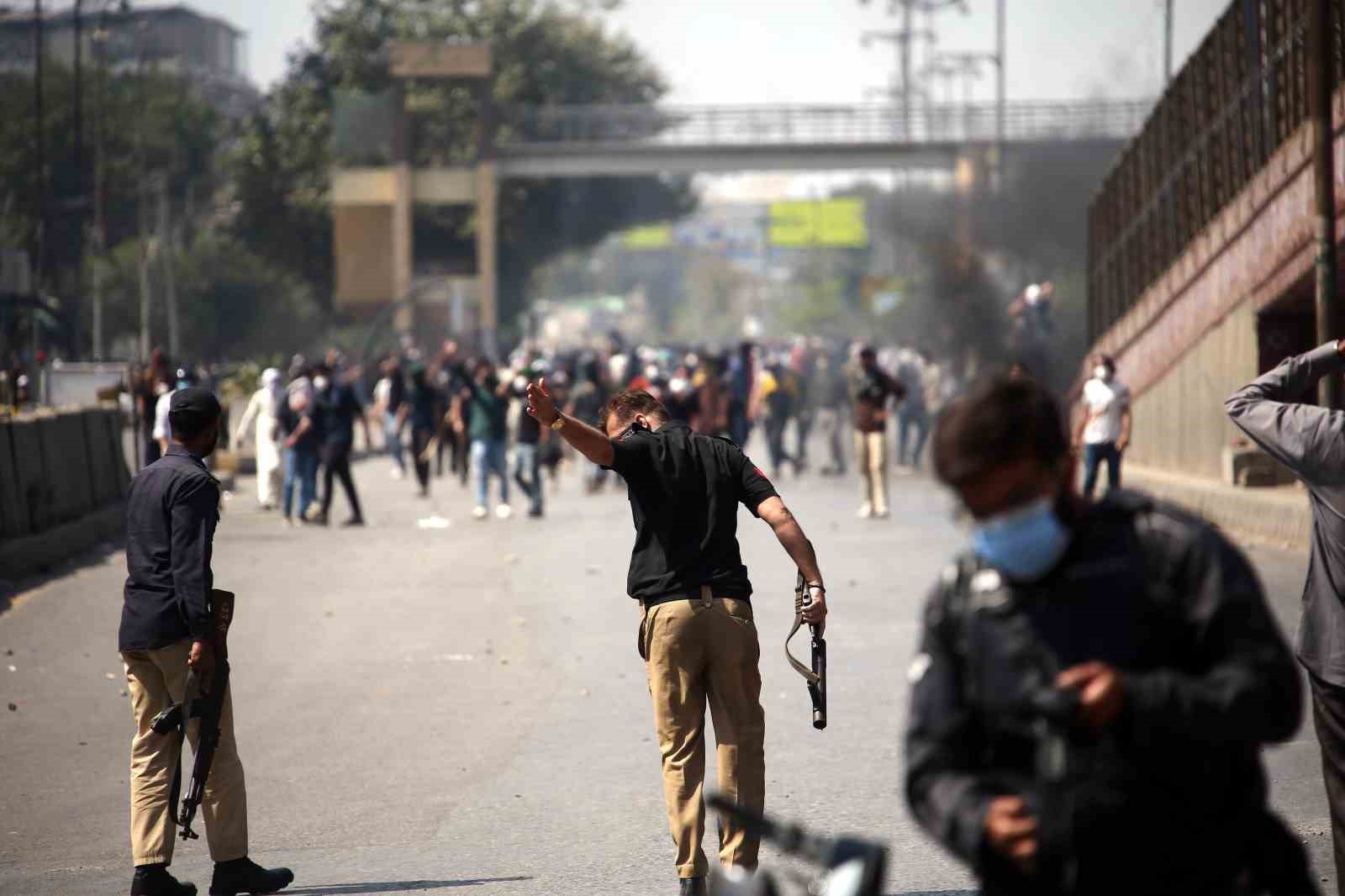 Pakistan’da ABD Büyükelçiliği önünde protesto: 8 ölü
