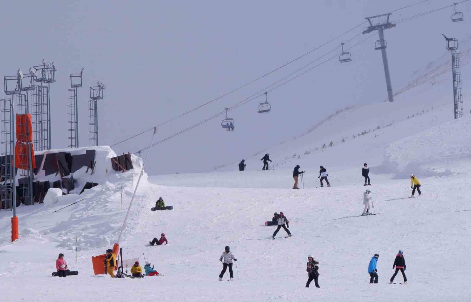 Palandöken bayramda cıvıl cıvıl

