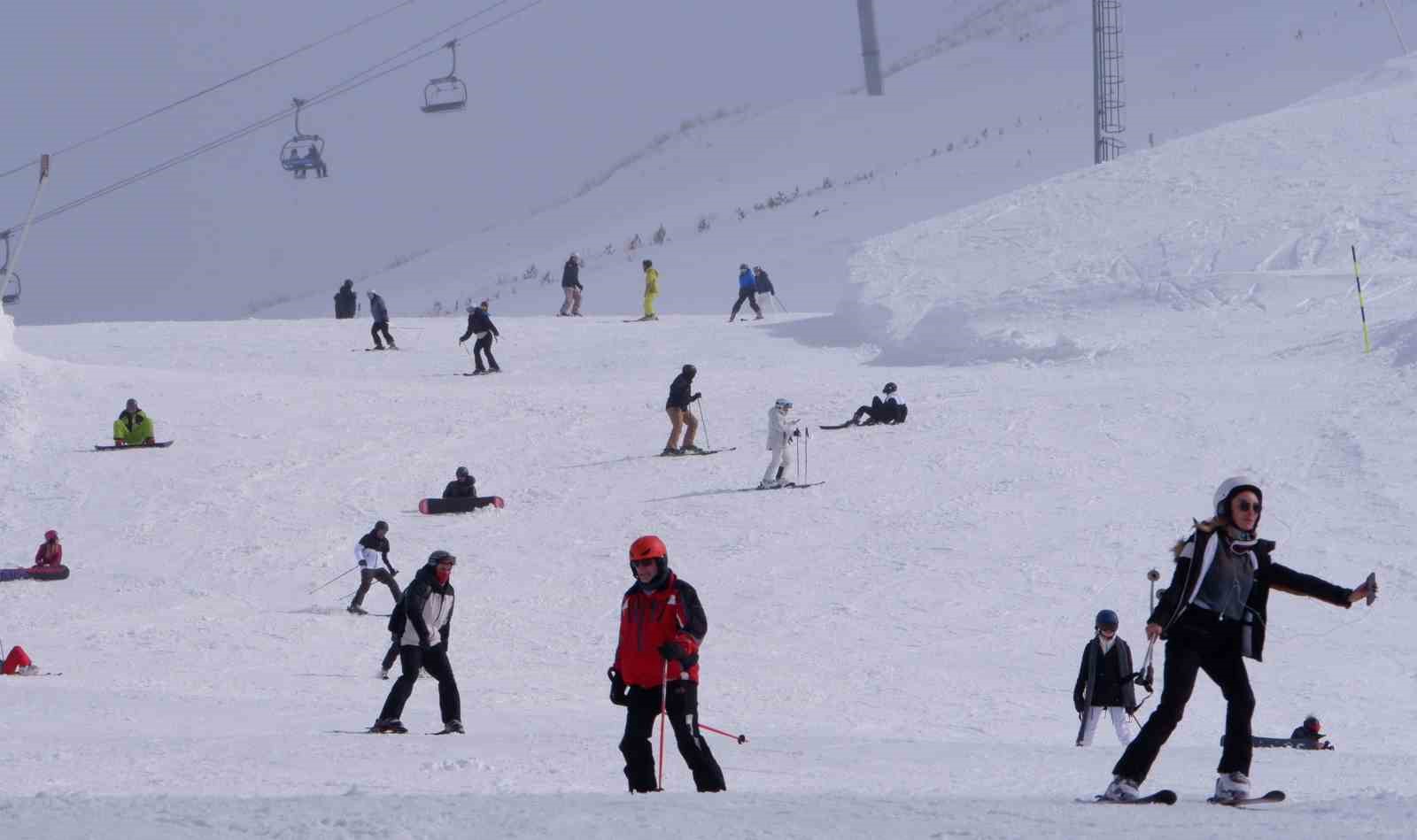 Palandöken bayramda cıvıl cıvıl
