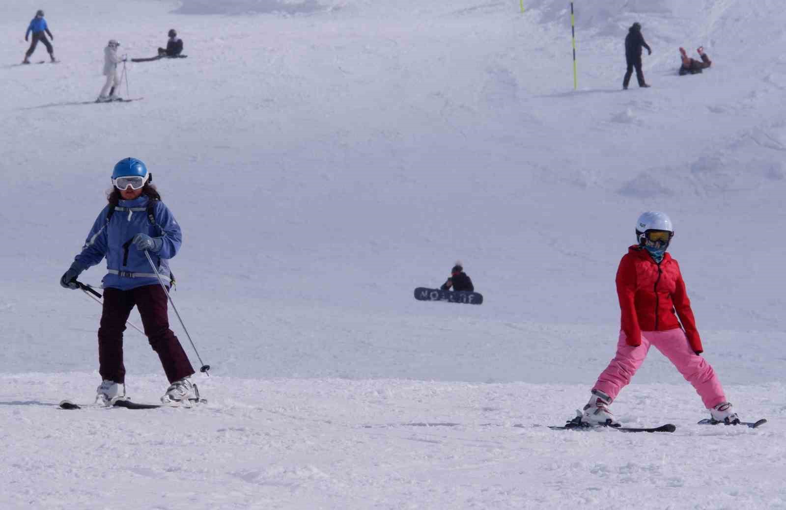 Palandöken bayramda cıvıl cıvıl
