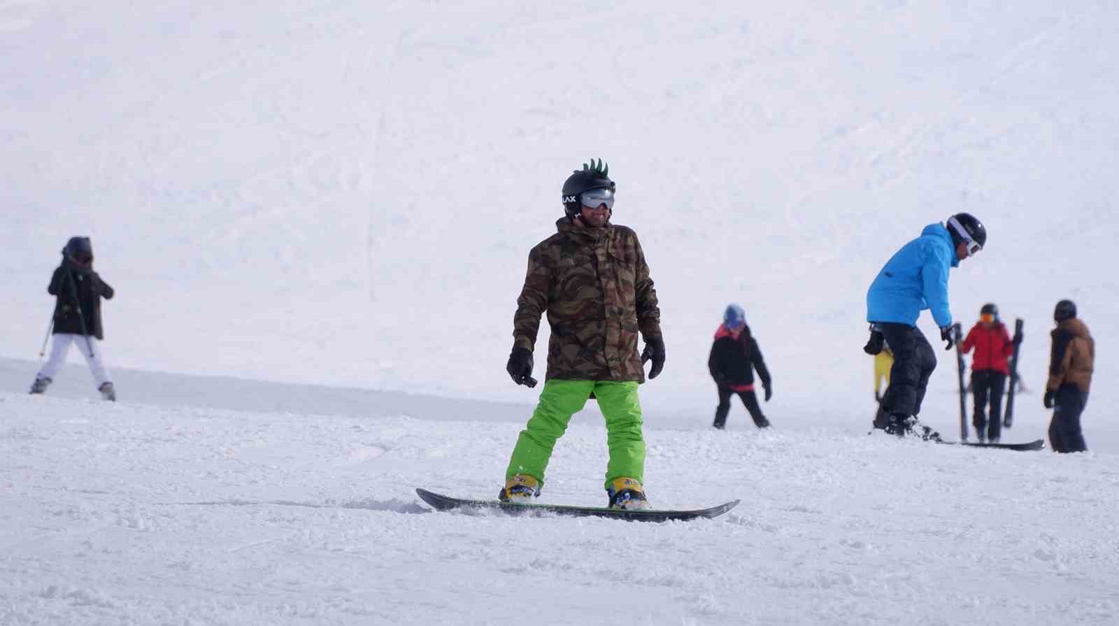 Palandöken bayramda cıvıl cıvıl
