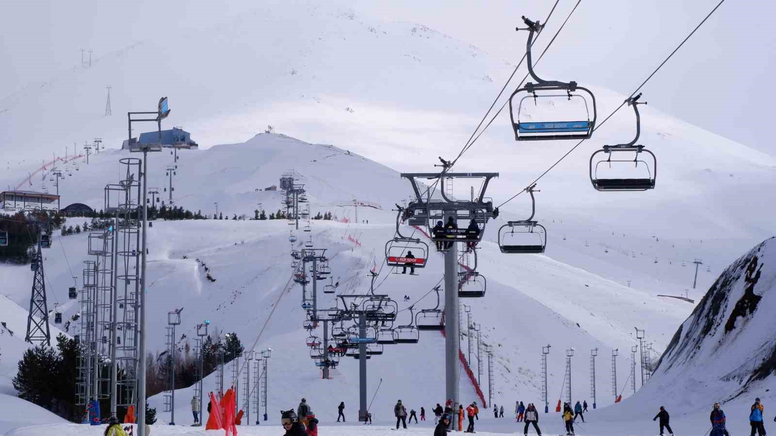 Palandöken bayramda cıvıl cıvıl
