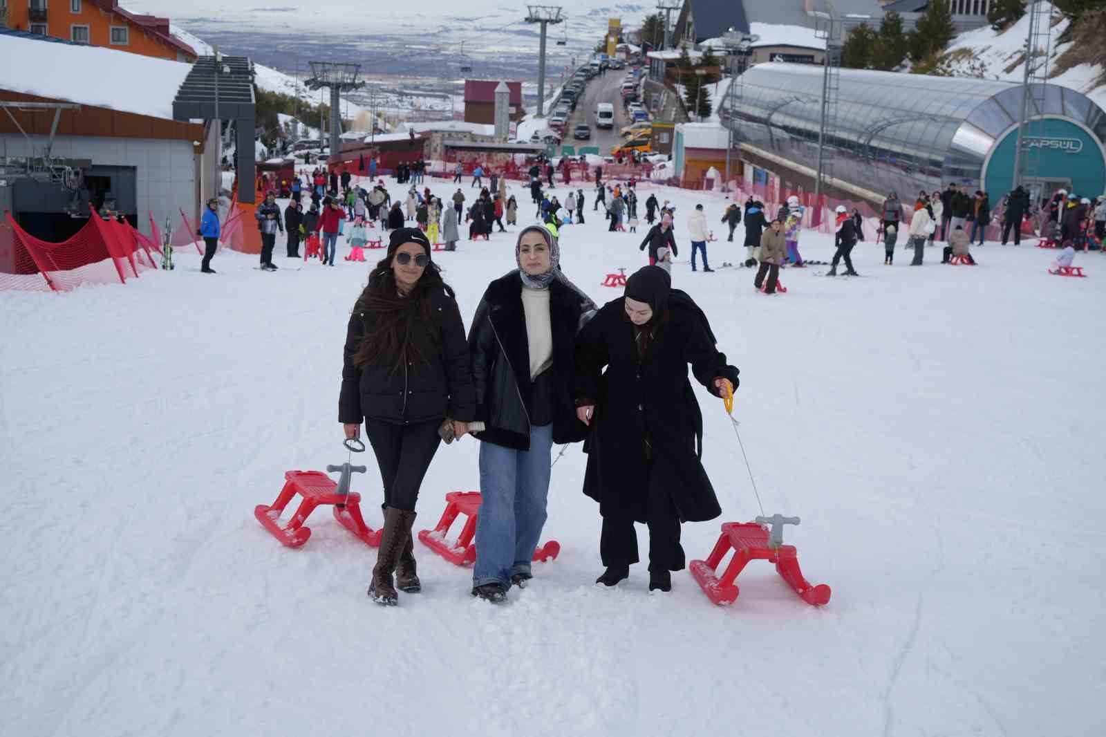 Palandöken bayramda cıvıl cıvıl
