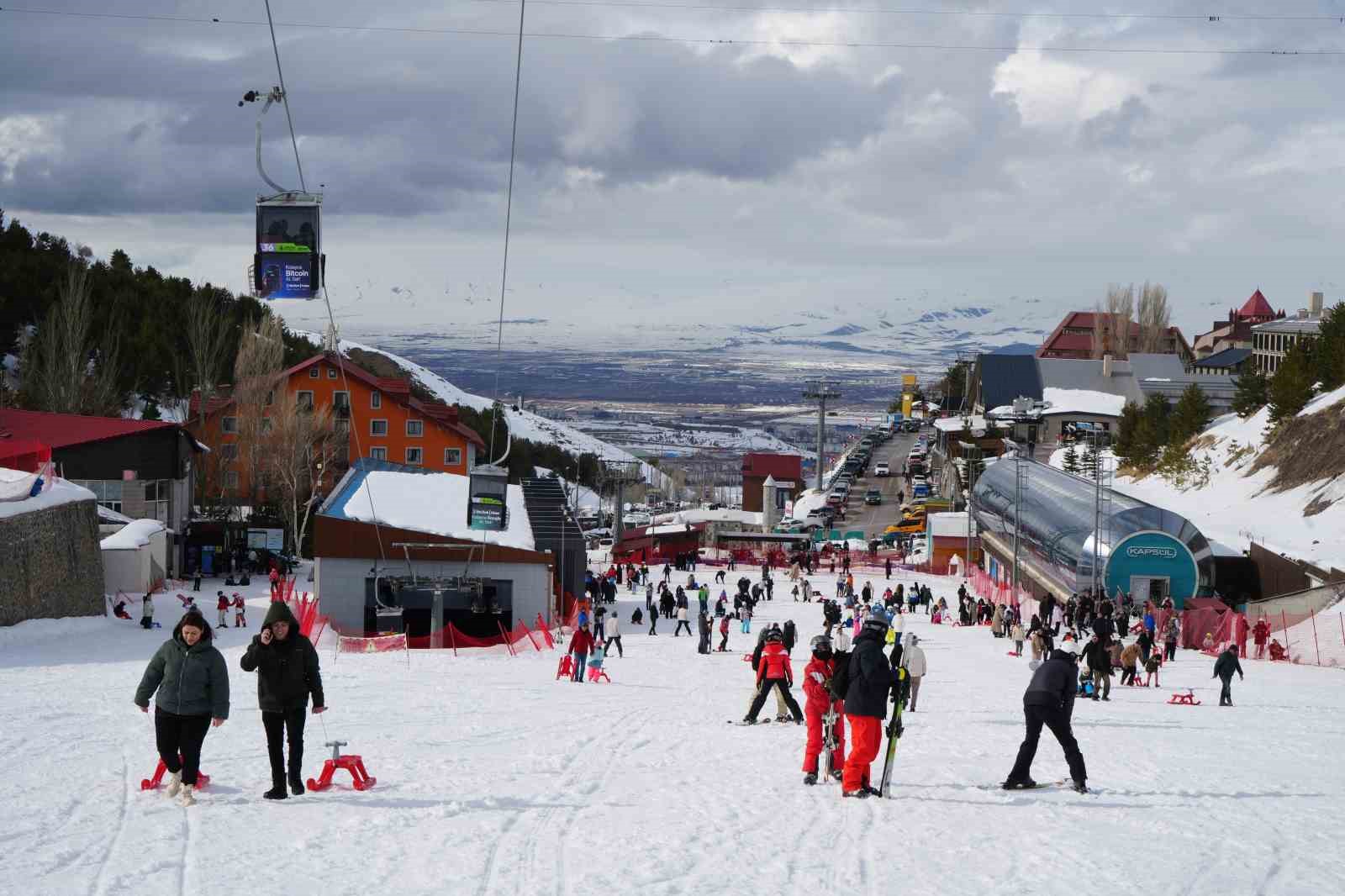 Palandöken bayramda cıvıl cıvıl
