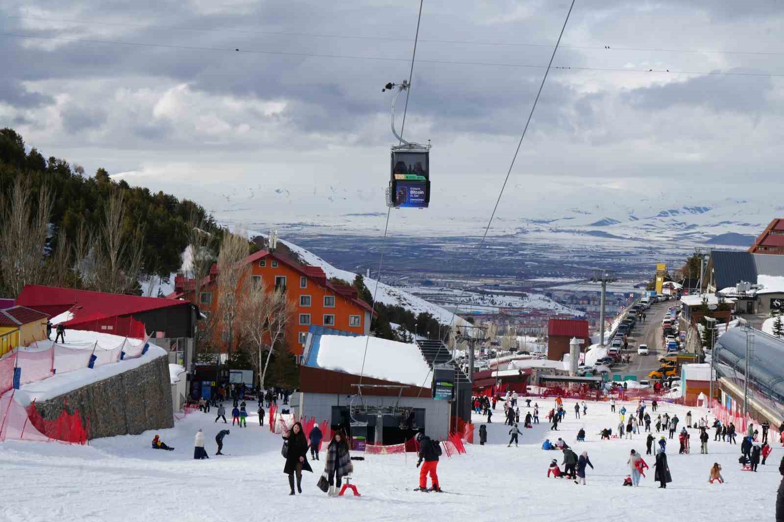 Palandöken bayramda cıvıl cıvıl
