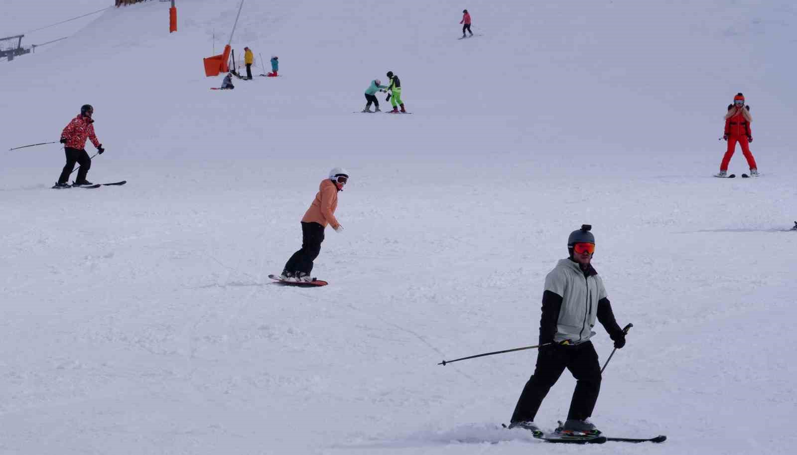 Palandöken bayramda cıvıl cıvıl
