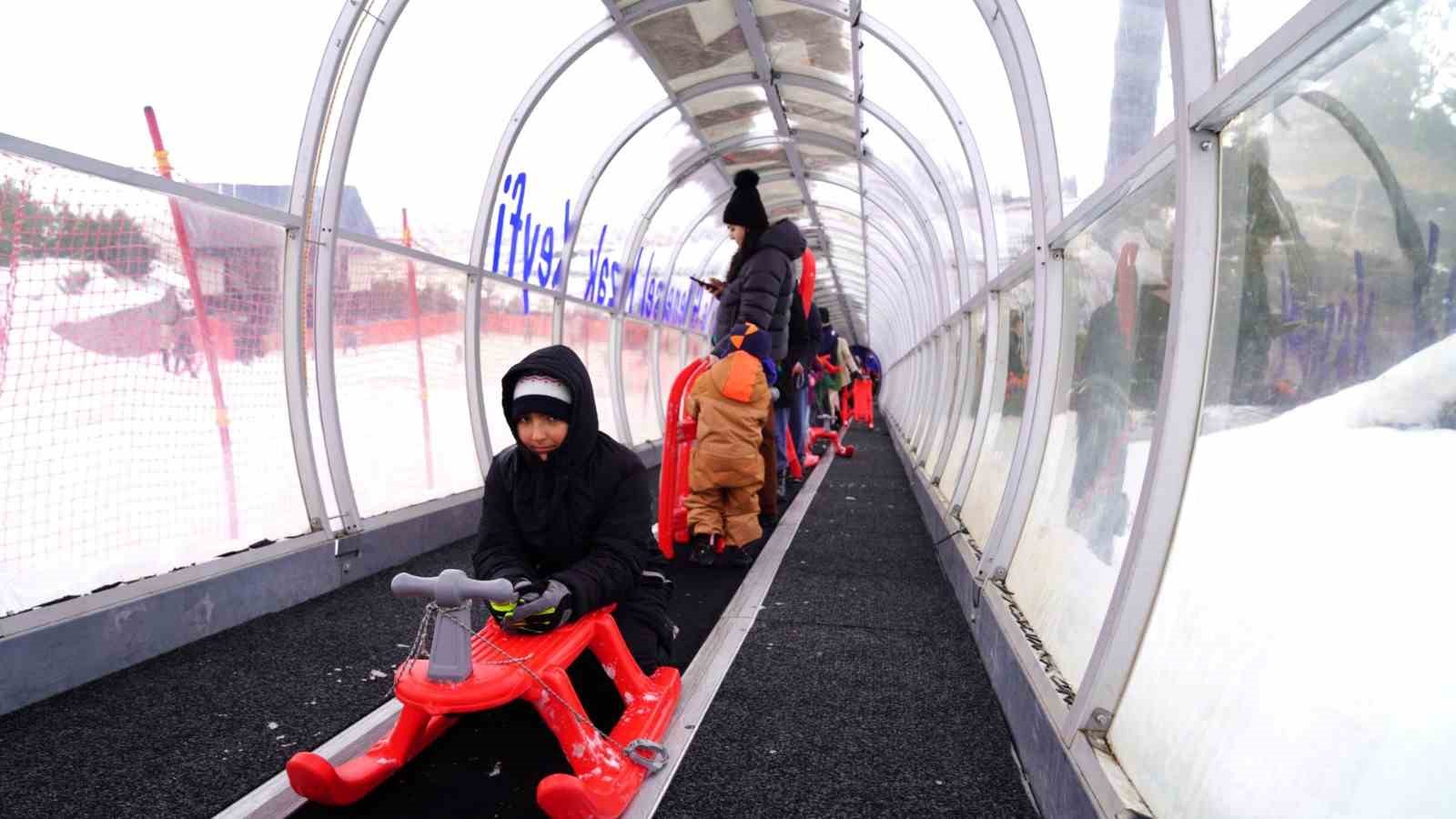 Palandöken Belediyesi’nden renk katan kızak keyfi
Palandöken Belediyesi’nden renk katan kızak keyfi