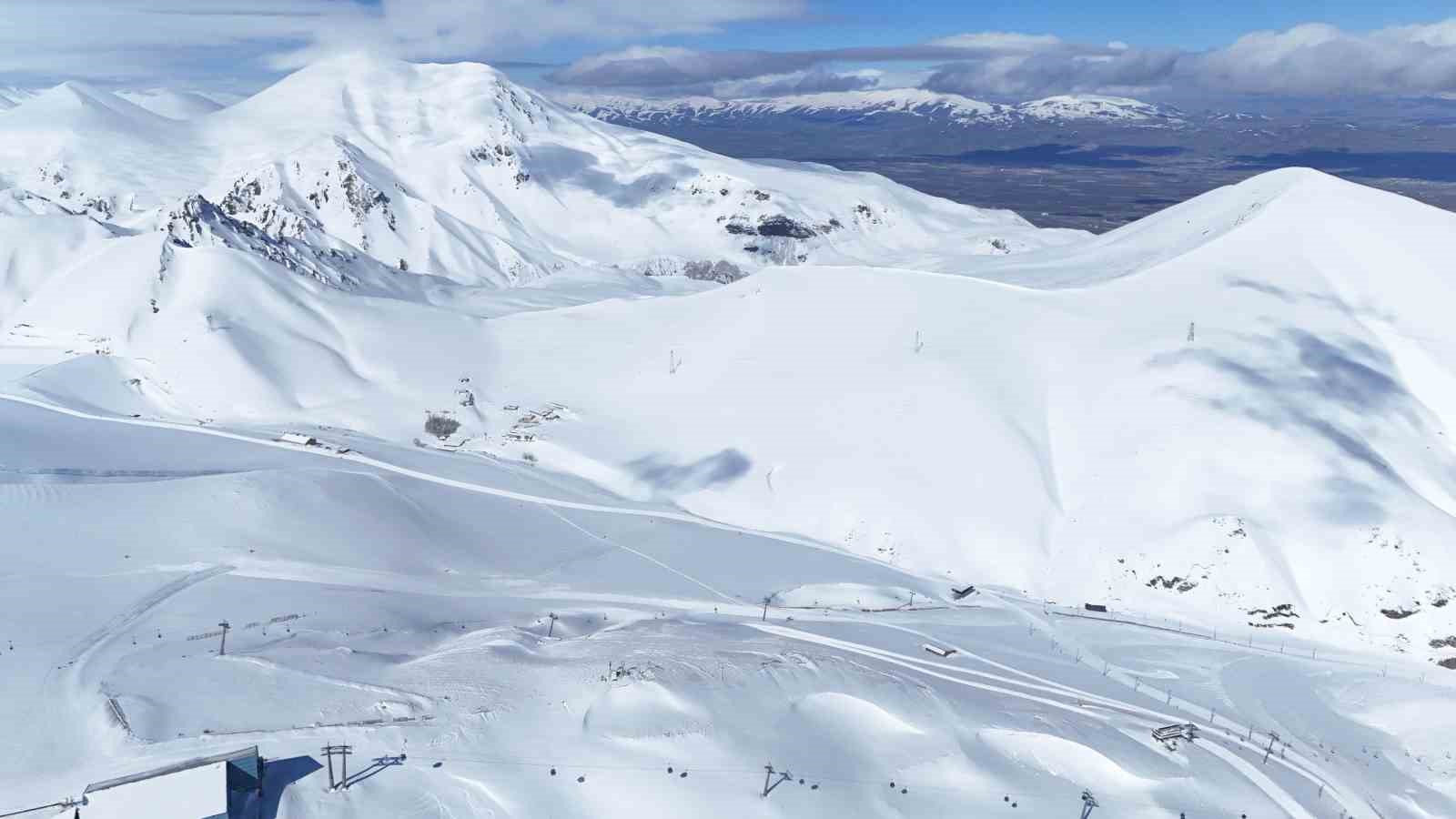 Palandöken beyaz örtüsü ile hayran bıraktı
