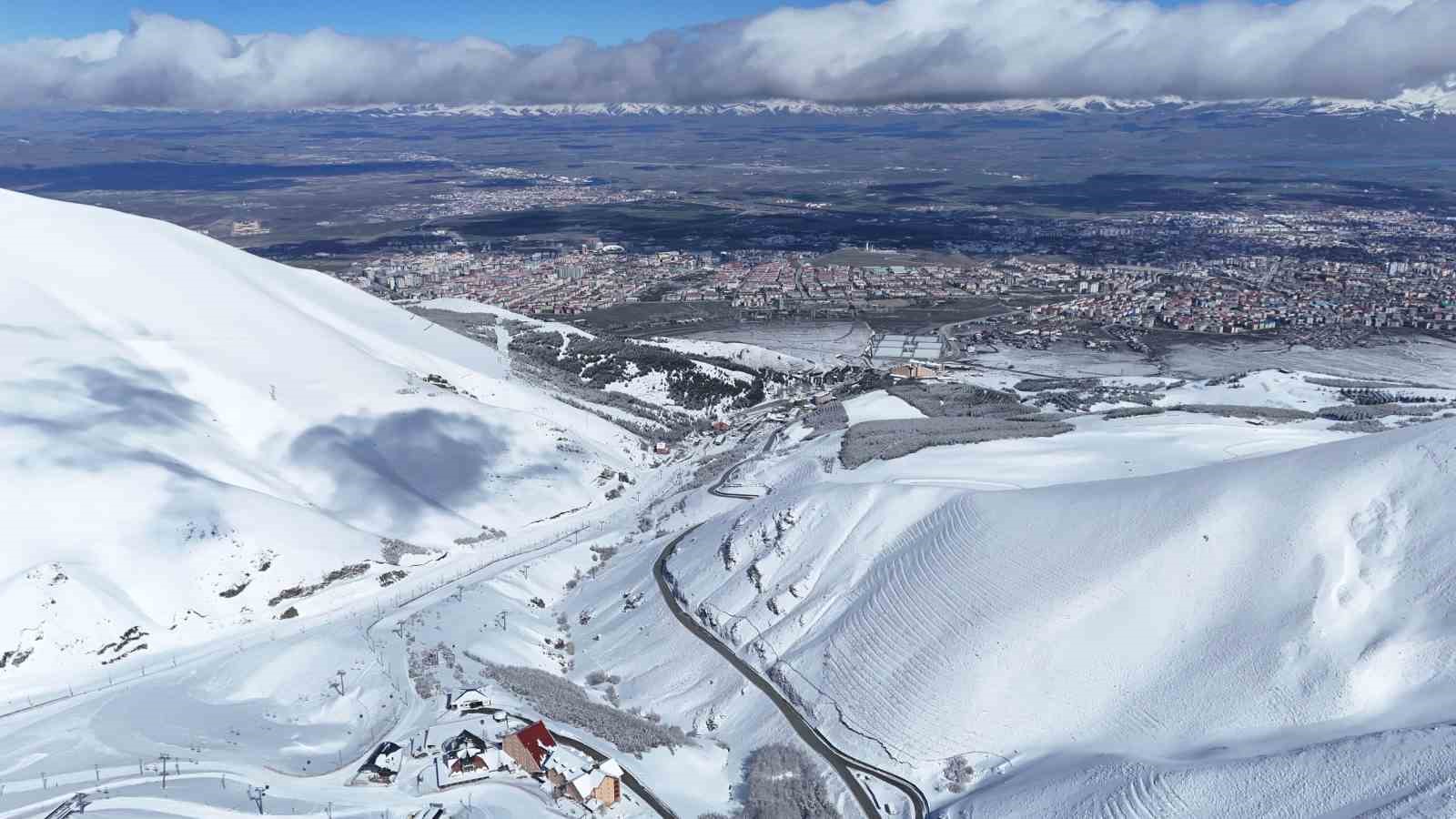Palandöken beyaz örtüsü ile hayran bıraktı
