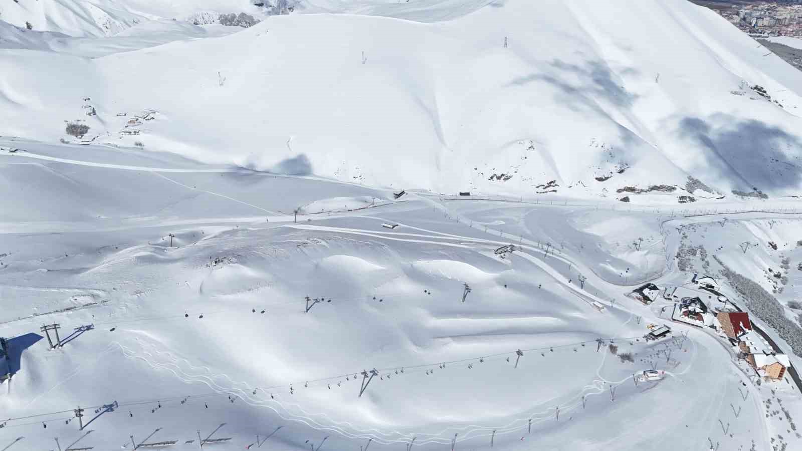 Palandöken beyaz örtüsü ile hayran bıraktı
