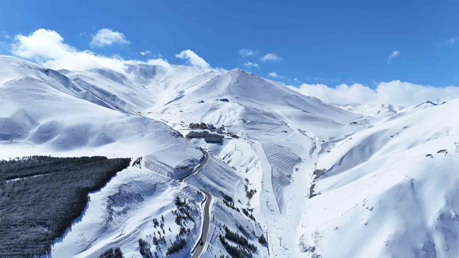 Palandöken Kayak Merkezi’nde görsel şölen
