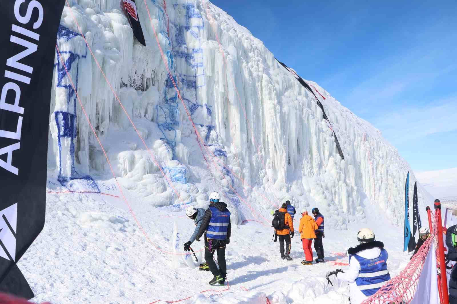 Palandöken Kayak Merkezi’nde Türkiye Buz Tırmanışı Şampiyonası gerçekleştirildi
