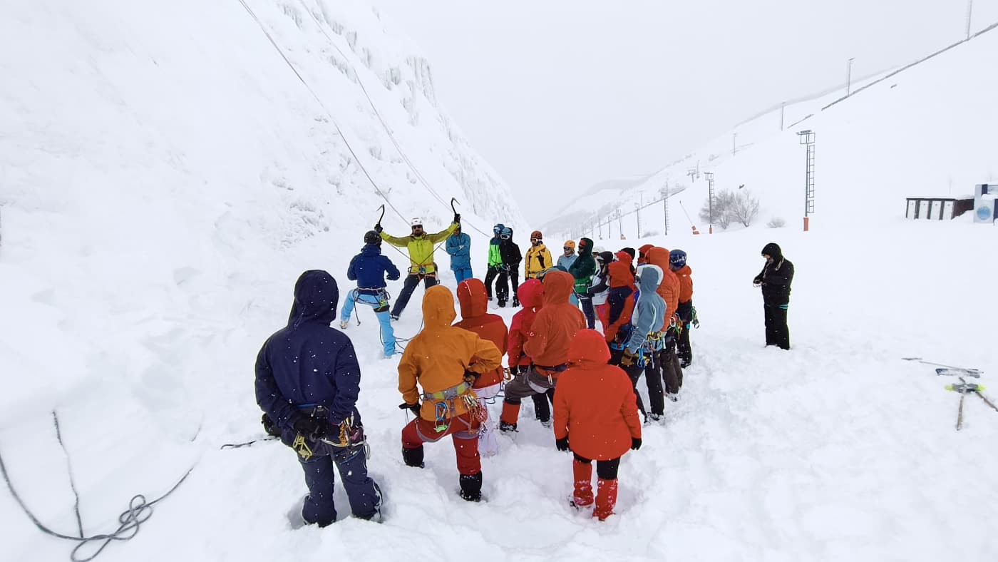 Palandöken’de buz tırmanışı eğitimi başarıyla gerçekleşti
