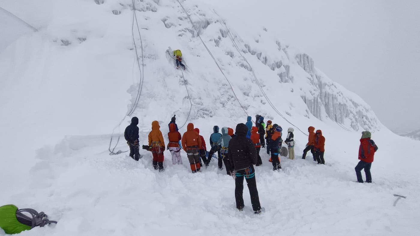Palandöken’de buz tırmanışı eğitimi başarıyla gerçekleşti
