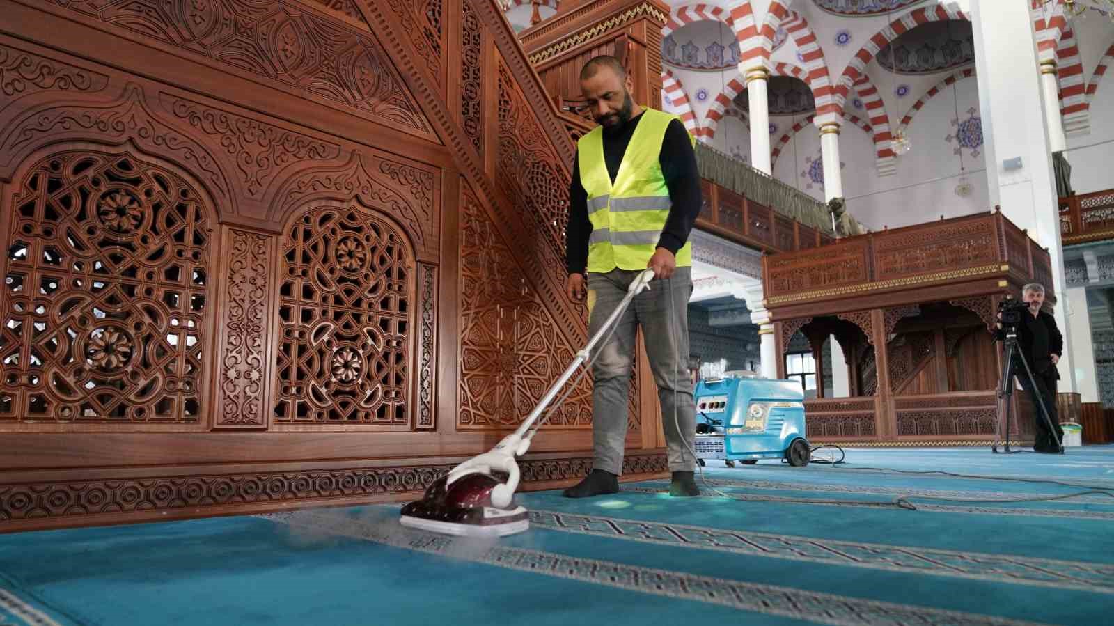 Palandöken’de Camiler Ramazan ayına hazırlanıyor
