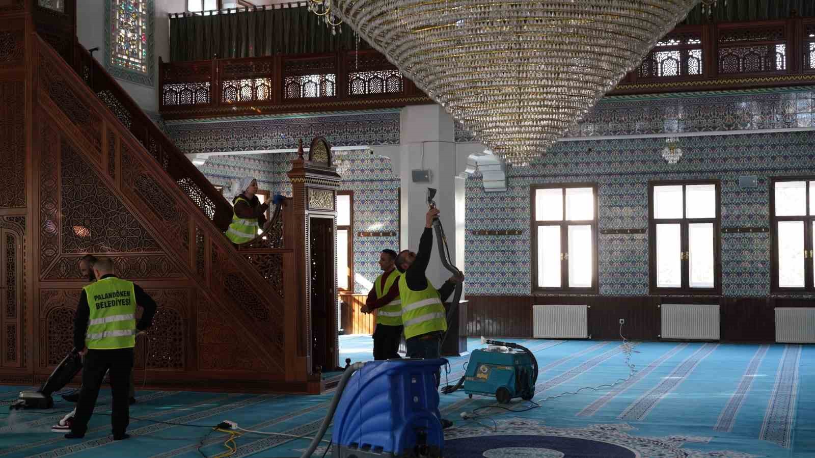 Palandöken’de Camiler Ramazan ayına hazırlanıyor
