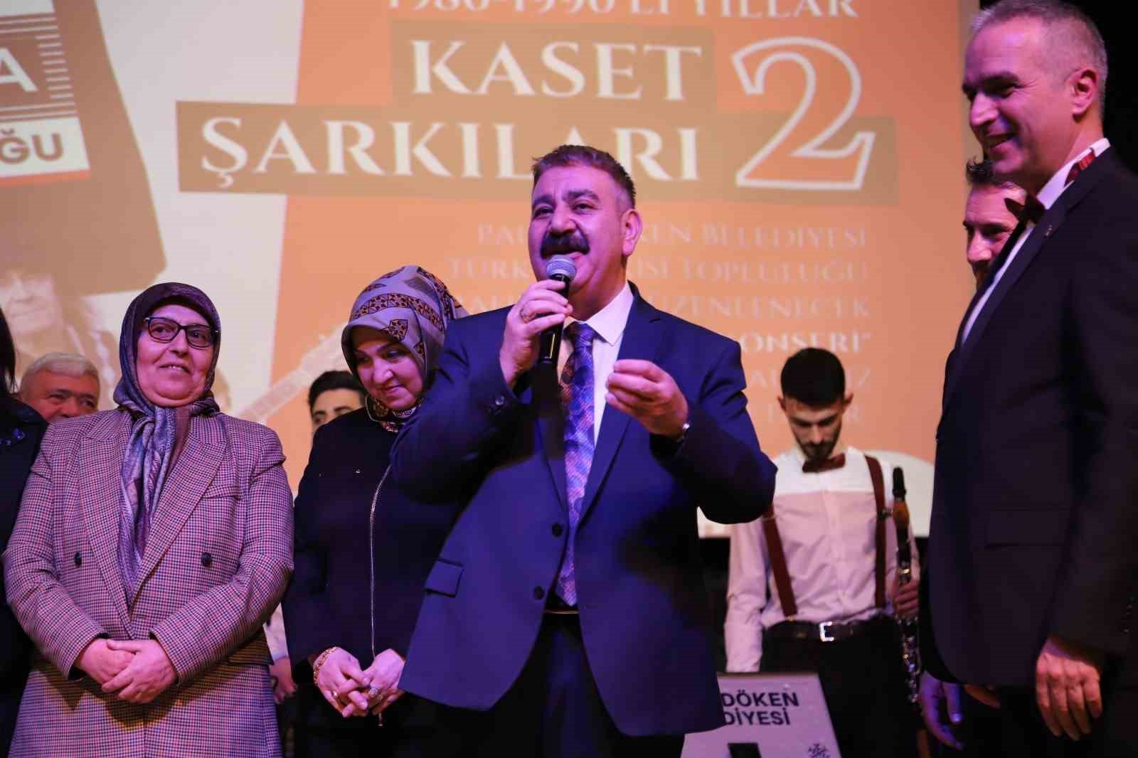 Palandöken’de "Kaset şarkıları" konseri yoğun ilgi gördü
Palandöken’de "Kaset şarkıları" konseri yoğun ilgi gördü