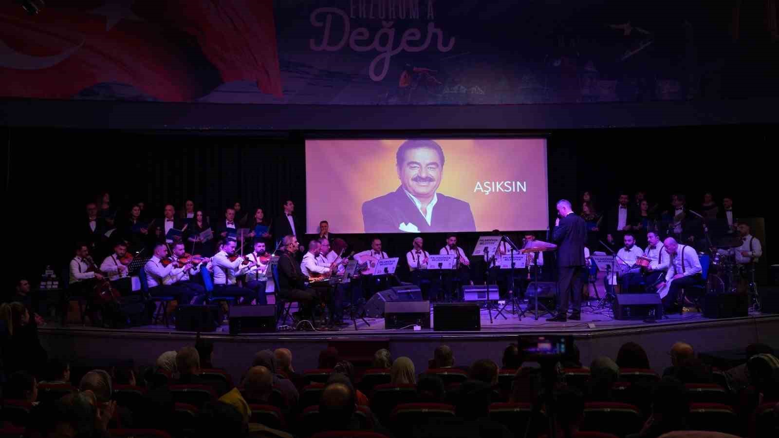 Palandöken’de "Kaset şarkıları" konseri yoğun ilgi gördü
Palandöken’de "Kaset şarkıları" konseri yoğun ilgi gördü