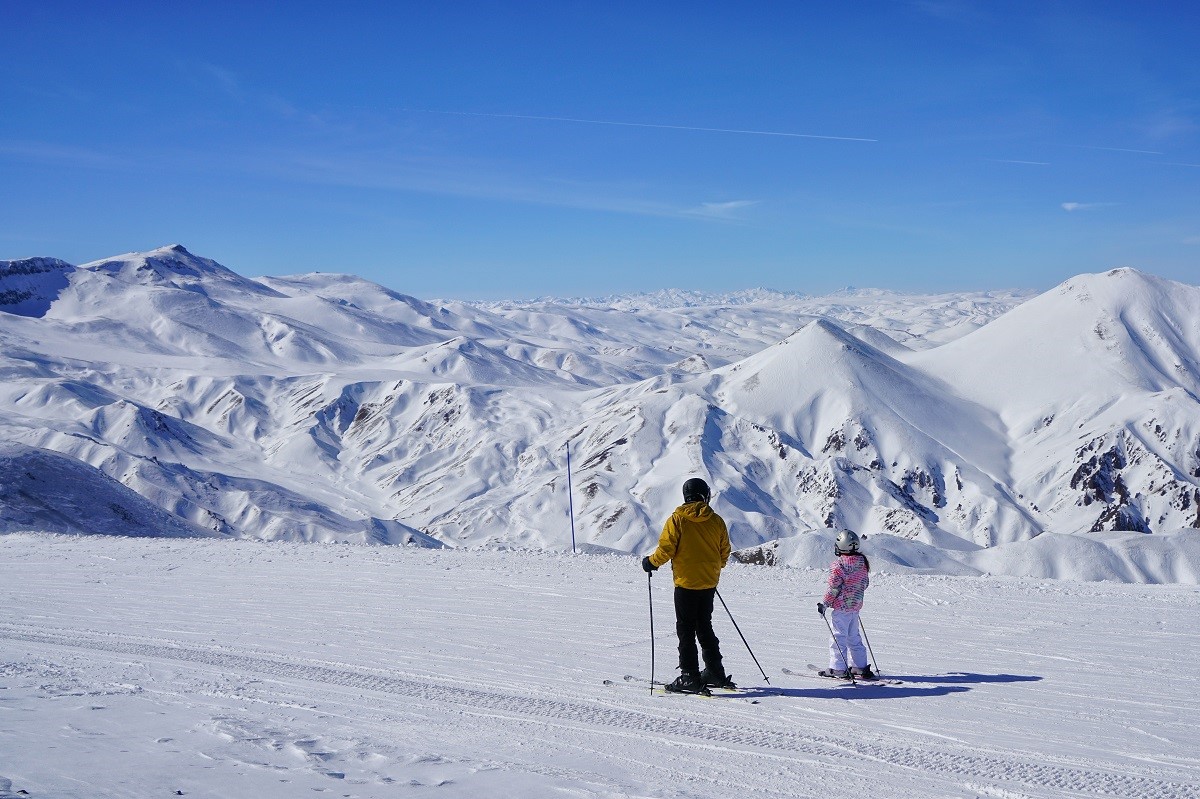 Palandöken’de kayak keyfi sürüyor
Palandöken’de kayak keyfi sürüyor