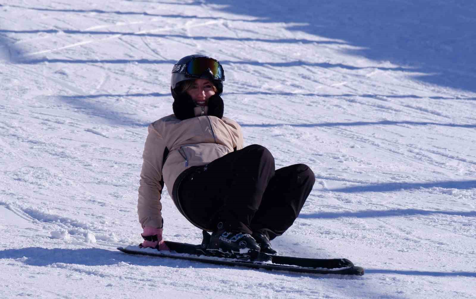 Palandöken’de kayak keyfi sürüyor
