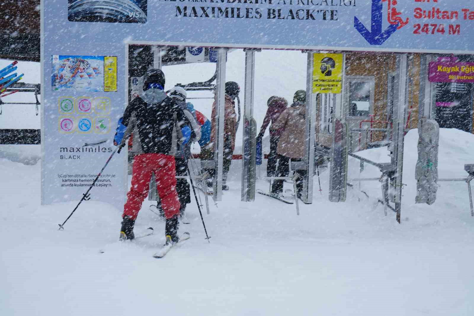 Palandöken’de kayak sezonu 30 Nisan’a kadar uzatıldı
